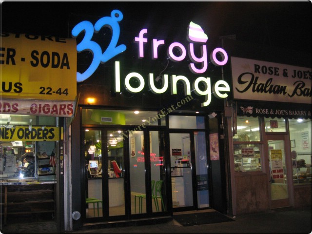 32 Froyo Lounge