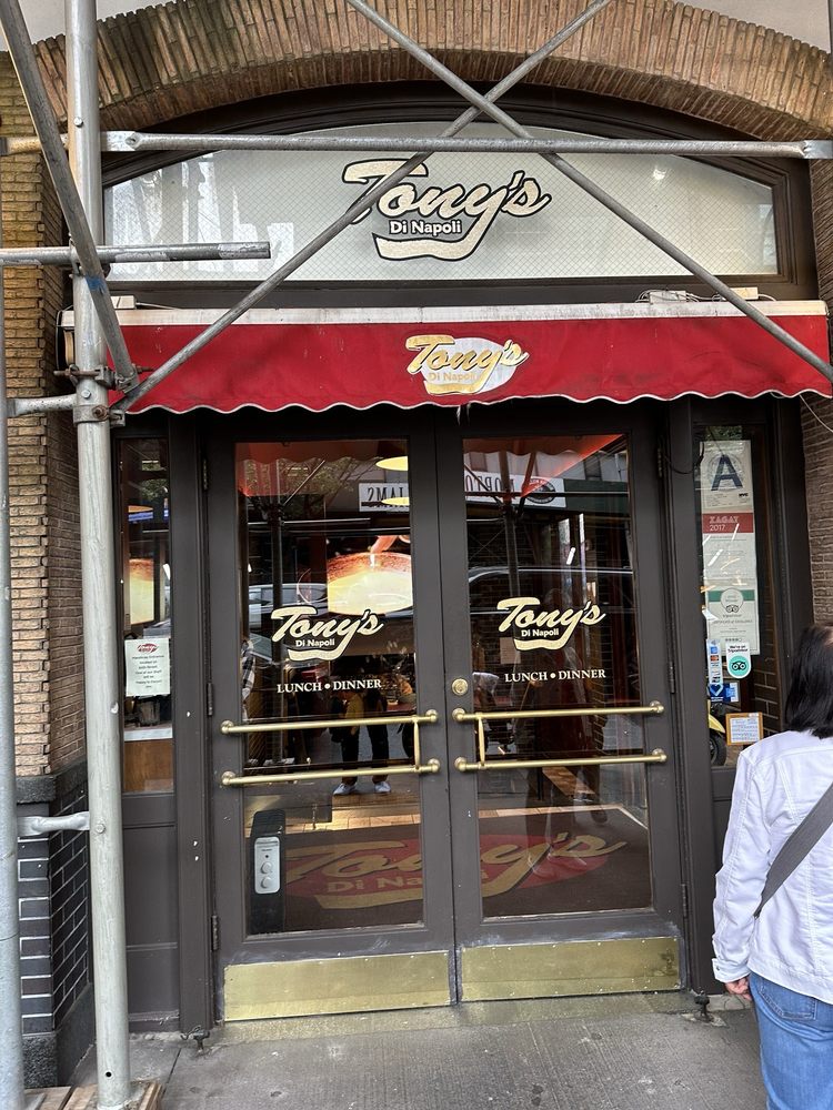 Tonys Di Napoli