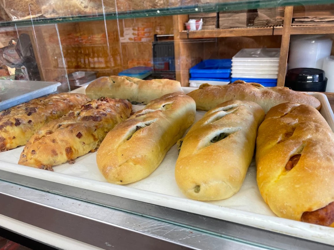 Leos Bakery & Deli