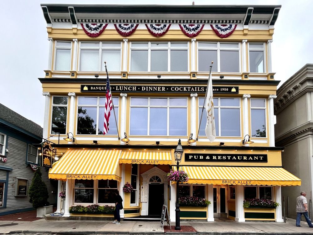 Brick Alley Pub & Restaurant