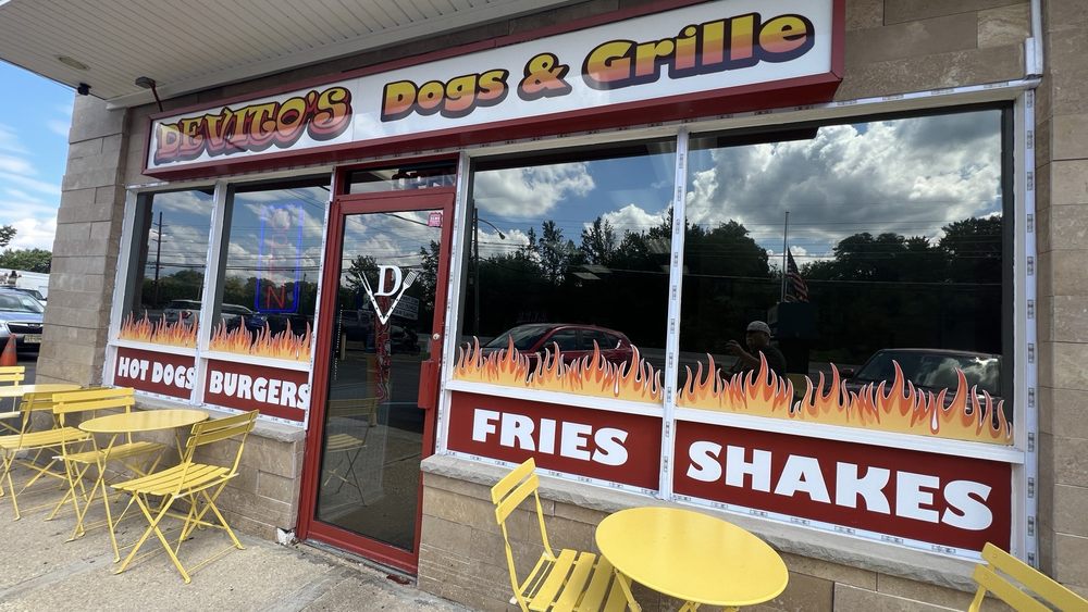 DeVitos Dogs & Grille