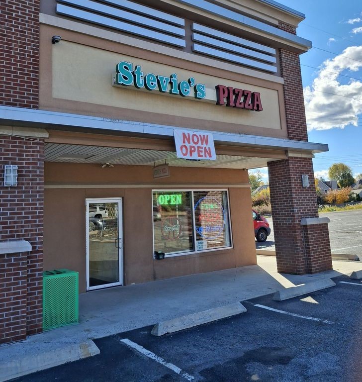 Stevie’s Pizza