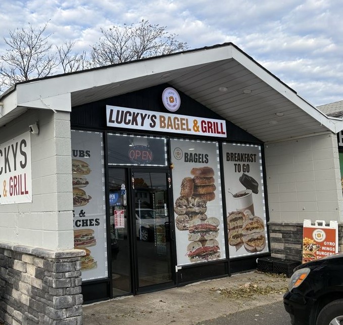 Luckys Bagel & Grill